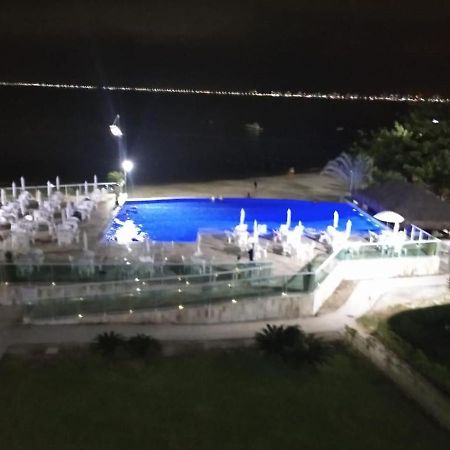 Apartamento Pe Na Areia Frente Para O Mar E Piscina Na Prainha Caraguatatuba Bagian luar foto
